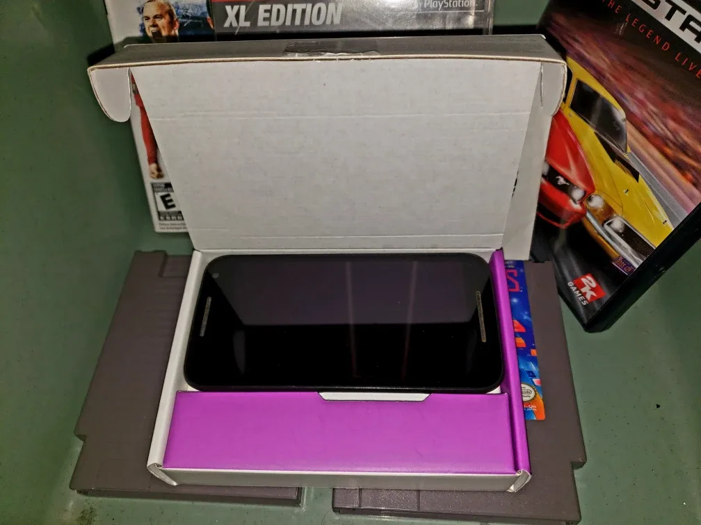 Lot of mobile phones HTC, Motorola Moto G with Box and Cases image indicator(2)