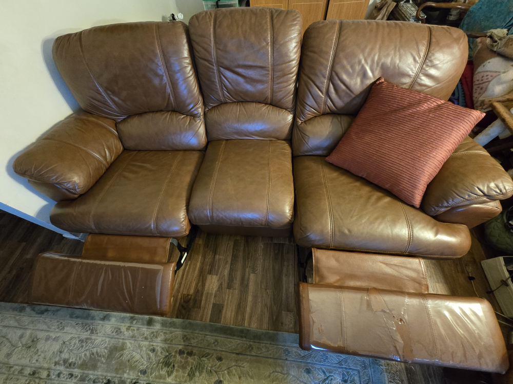 Brown Leather Reclining Sofa - photo 3