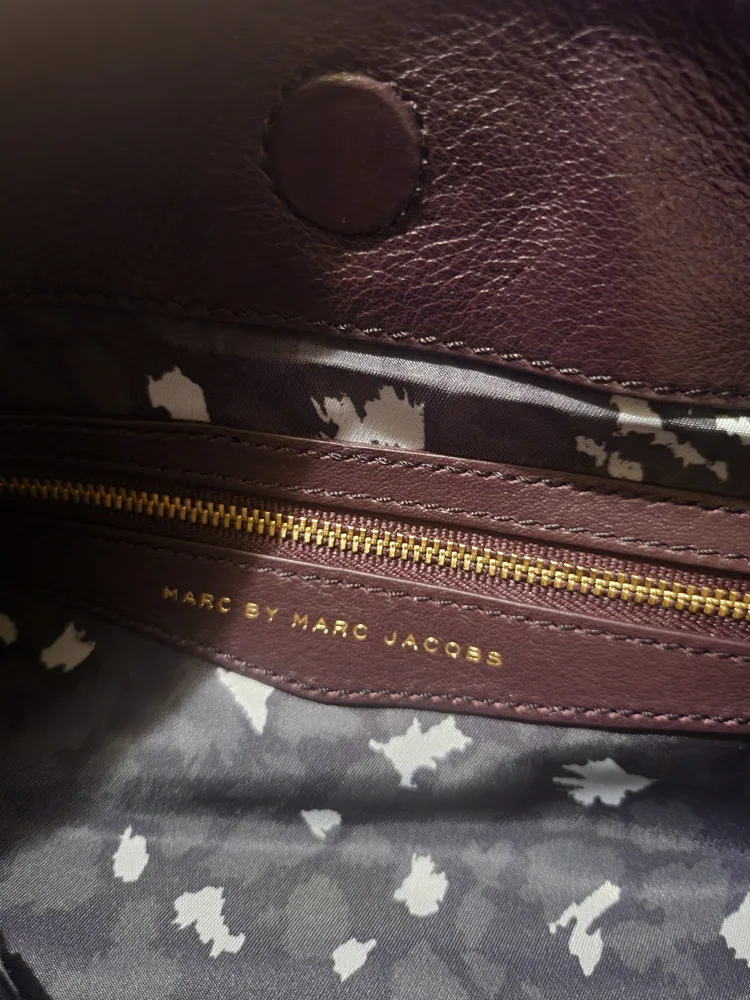 Marc by Marc Jacobs Leather Handbag image indicator(3)