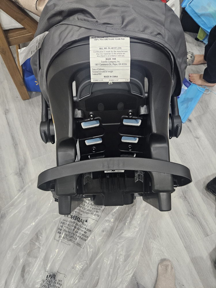 Evenflo Embrace Infant Car Seat - photo 2