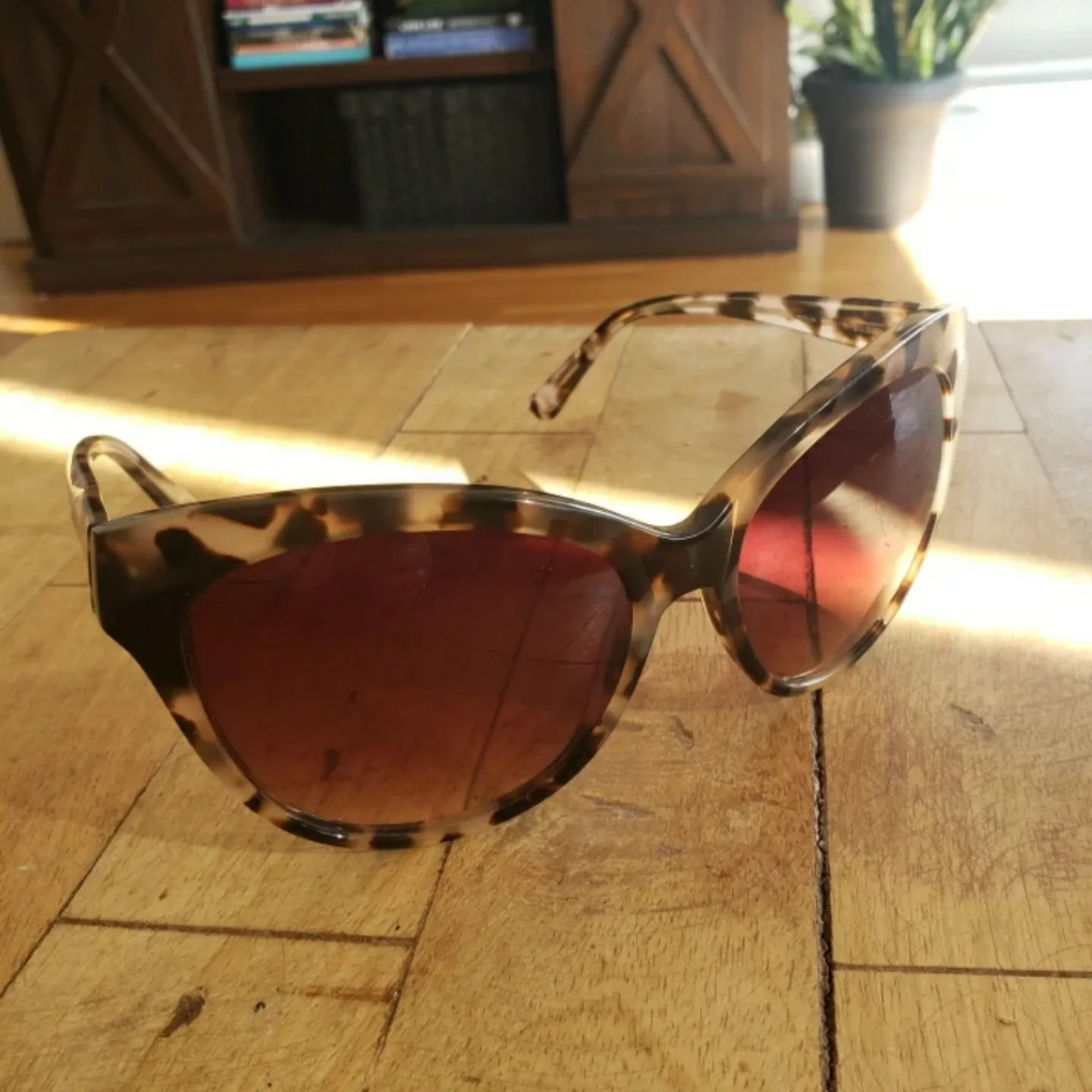 Guess Sunglasses thumbnail