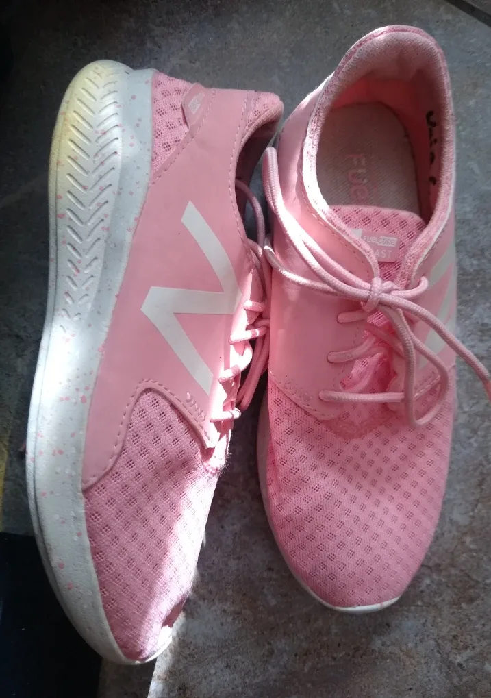 Size 2 Kid's Running Shoes image indicator(5)