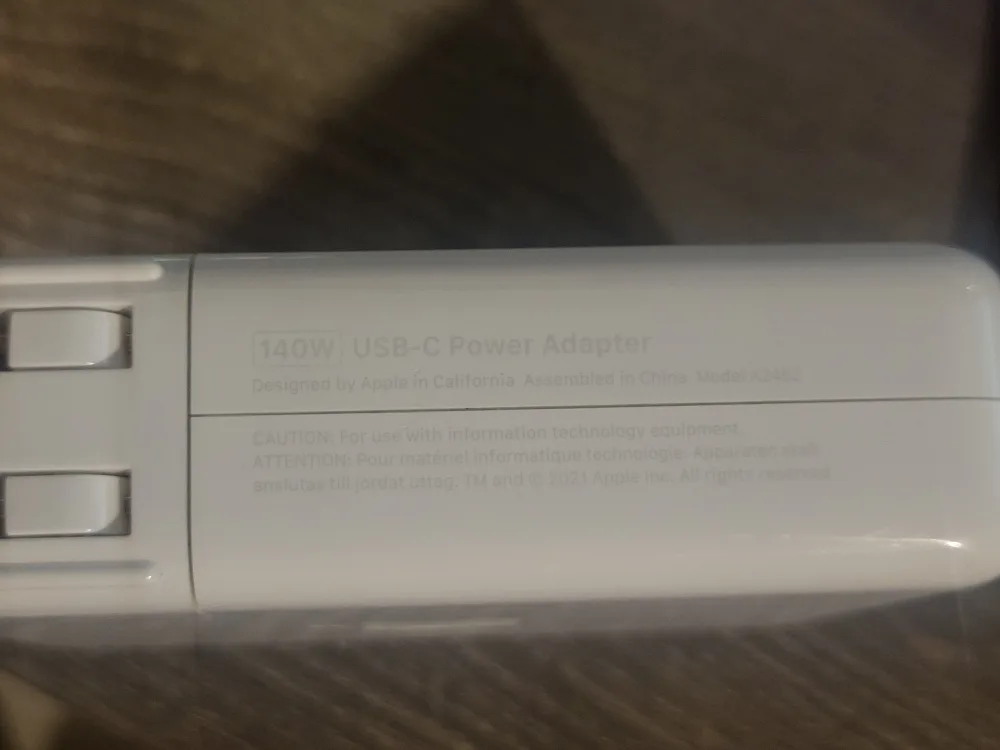 Apple 140W USB-C Power Adapter image indicator(2)