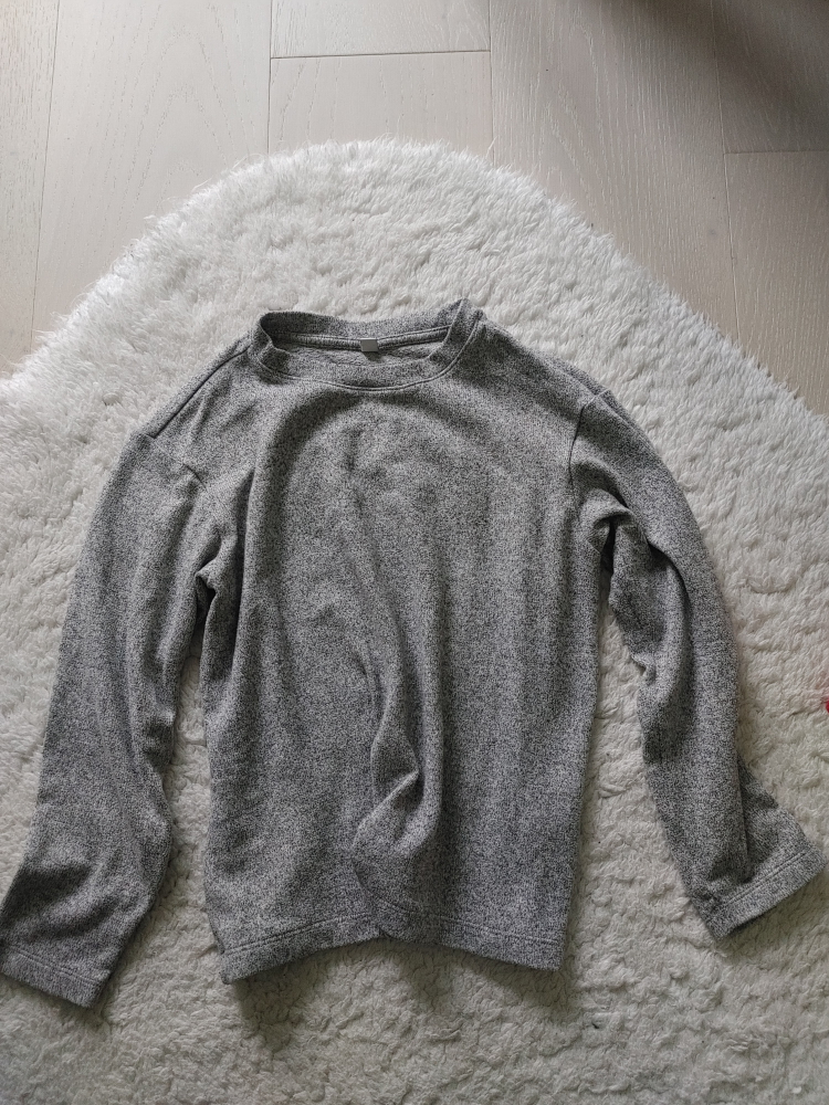 Red & Grey Kids Long Sleeve Sweaters