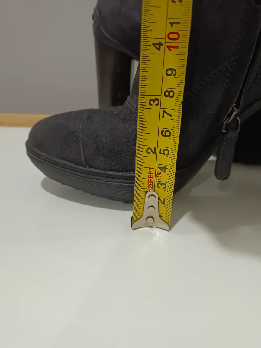 TODS Suede Ankle Boots(Moving Sale) image indicator(5)