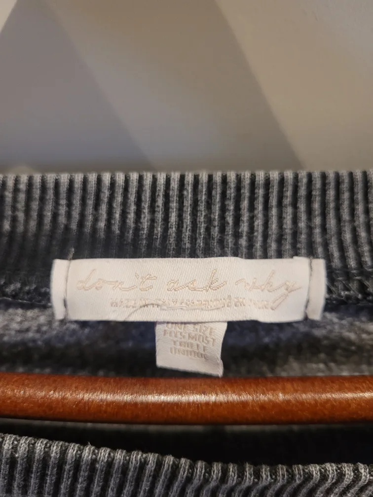 Pearl Sleeve Grey Top #ThriftyPicks image indicator(3)