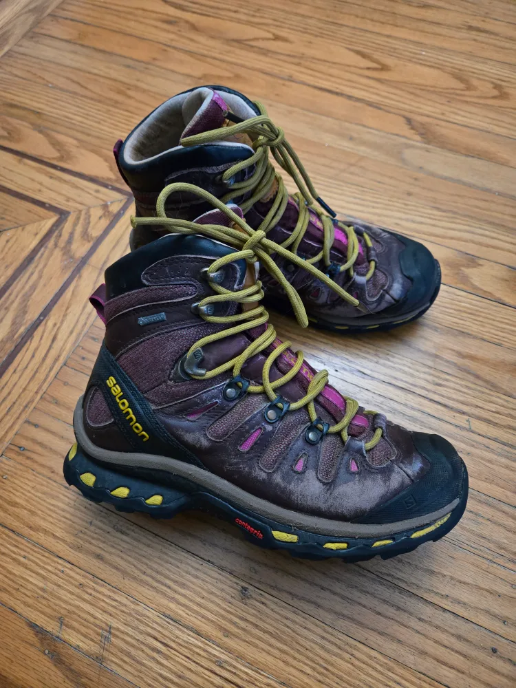 Salomon Hiking Boots image indicator(2)