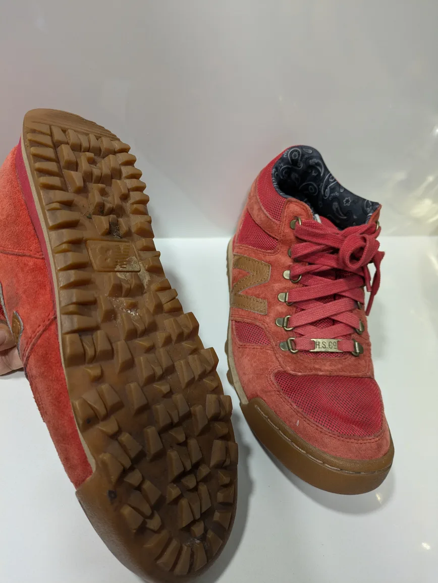 New Balance H.S. 710 Red Suede Hiking Boots image indicator(2)