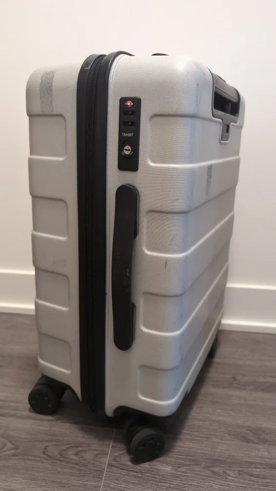 Carry-on Suitcase image indicator(2)
