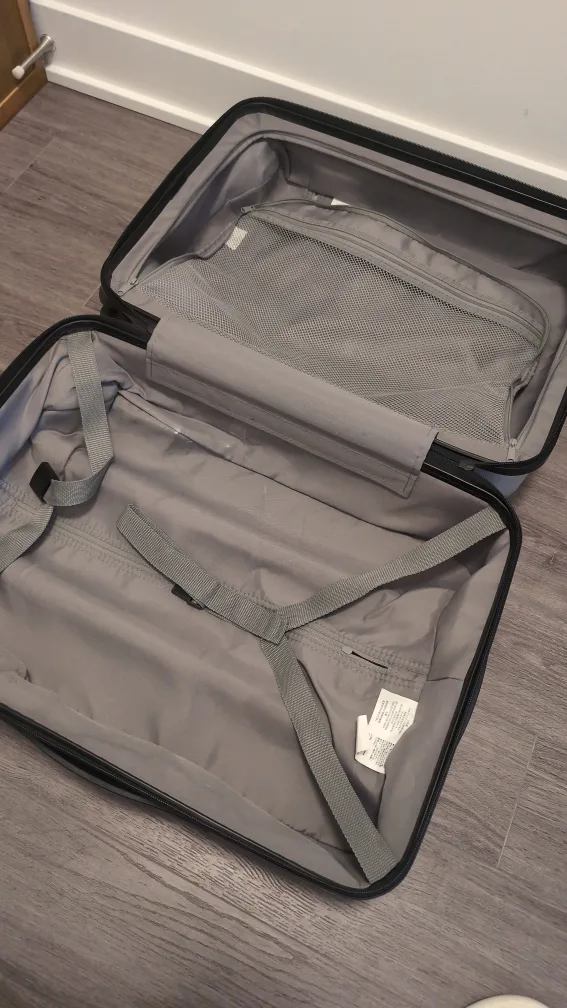 Carry-on Suitcase image indicator(4)