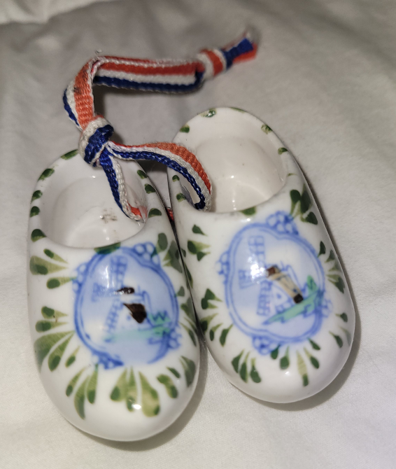 Vintage Holland Souvenir Clogs