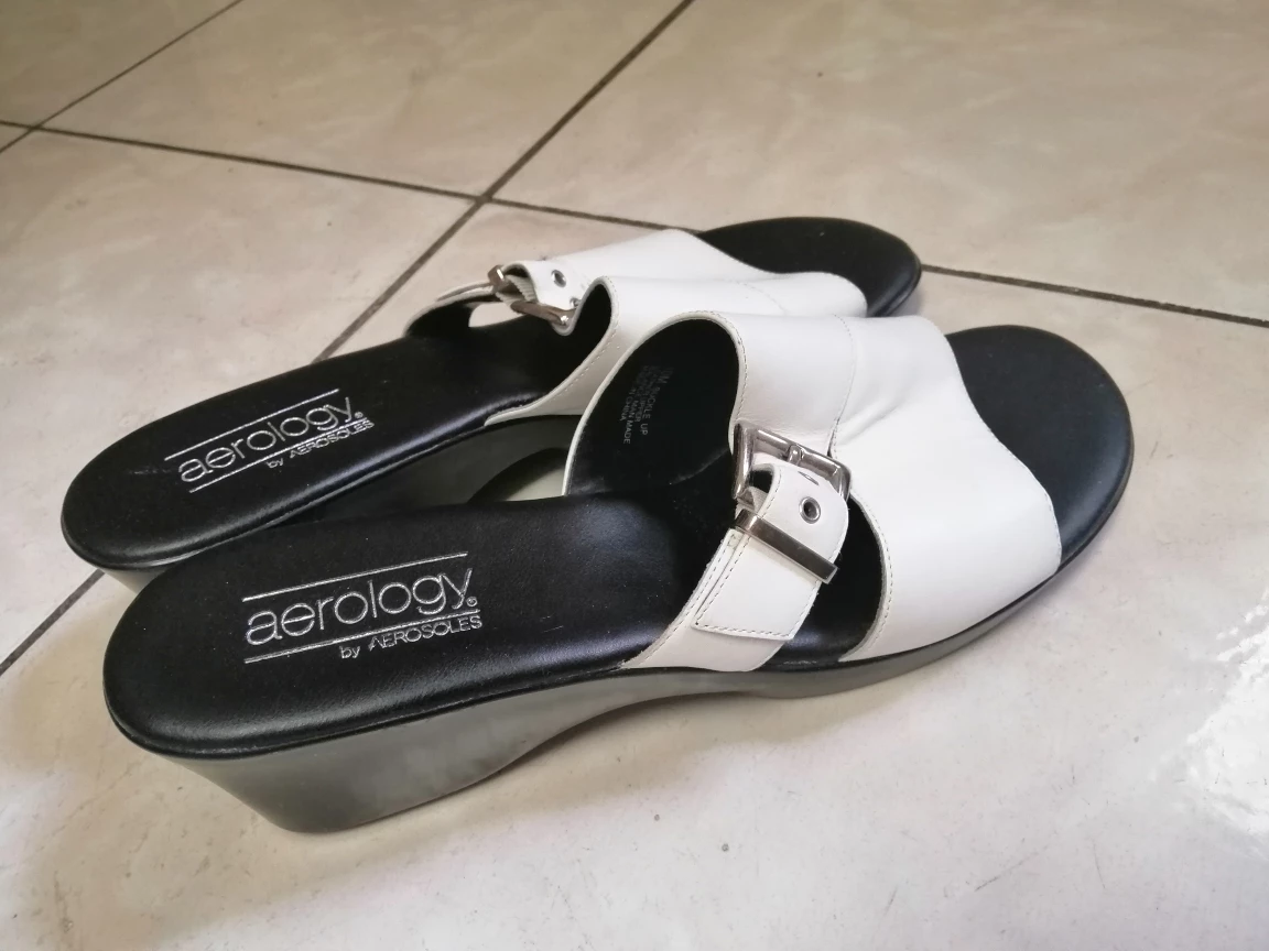 Aerology by Aerosoles White Buckle Wedge Sandals - photo 2