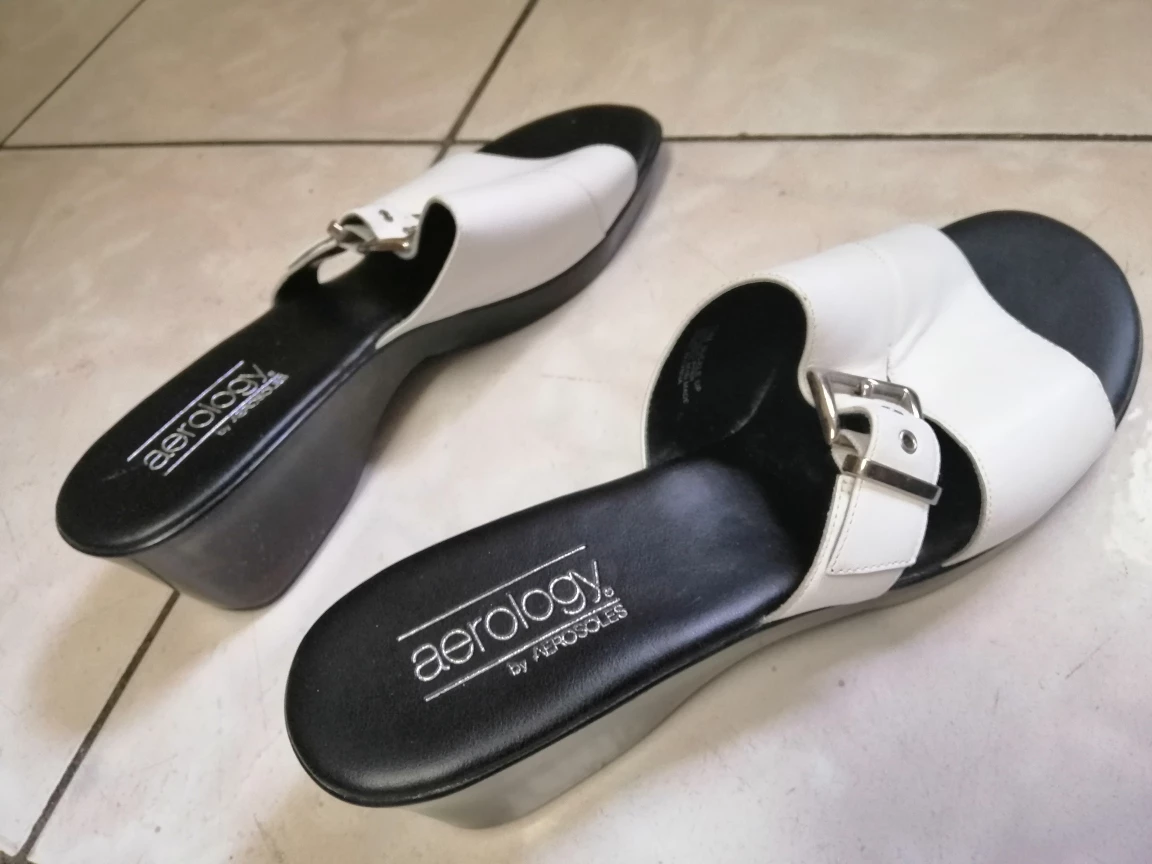 Aerology by Aerosoles White Buckle Wedge Sandals - photo 3