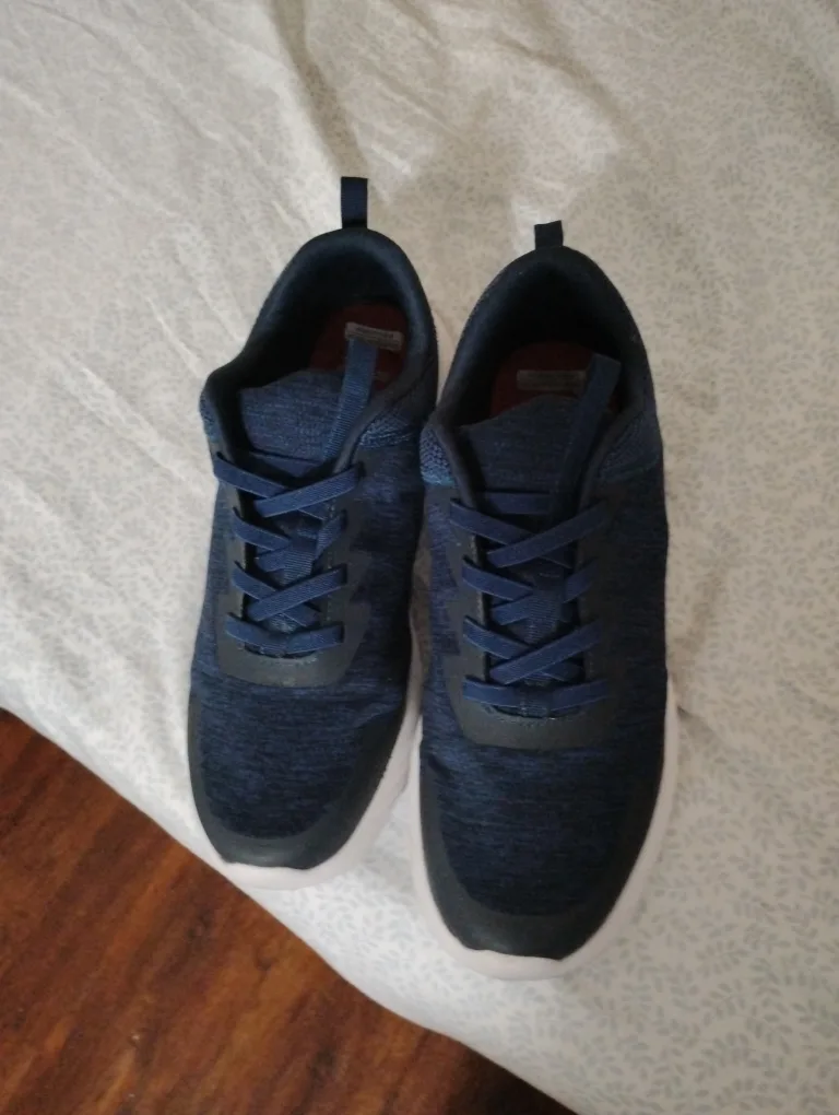 Slip-on running shoes image indicator(2)