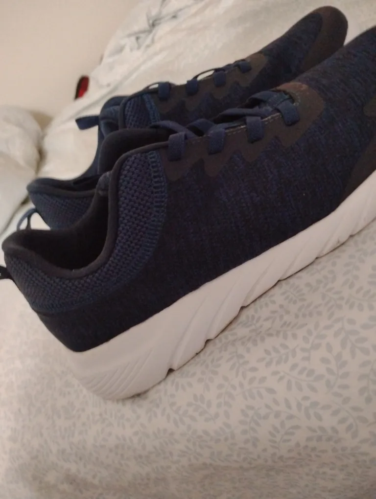 Slip-on running shoes image indicator(3)