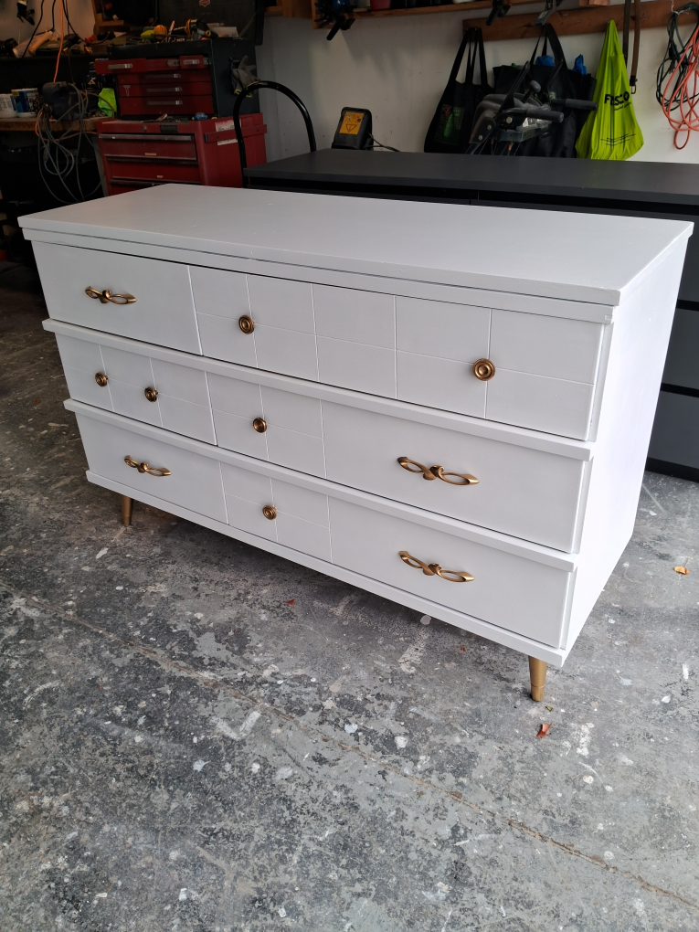 Mid Century Dresser.very good condition. - photo 2