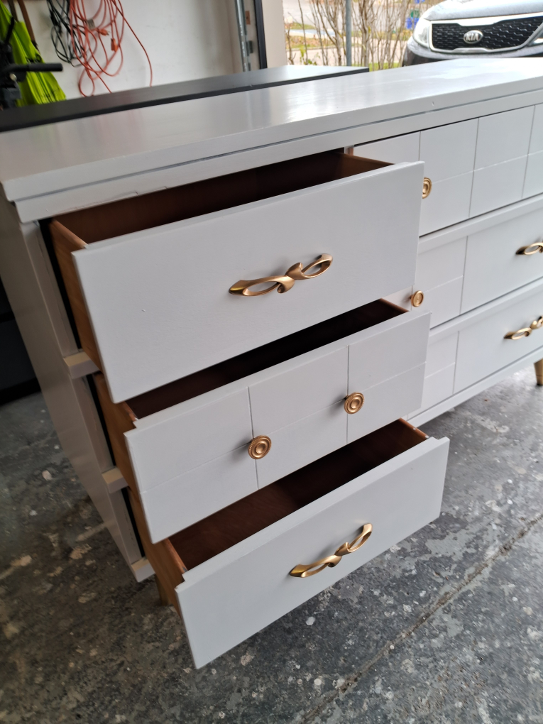 Mid Century Dresser.very good condition. - photo 3