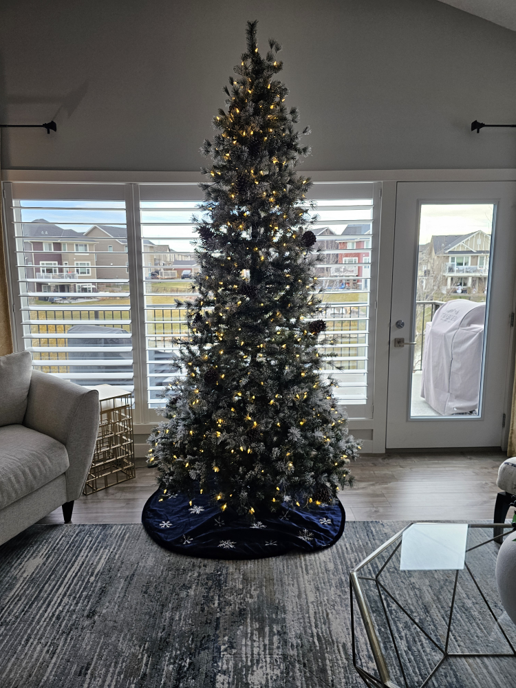 Pre-lit Artificial Christmas Tree