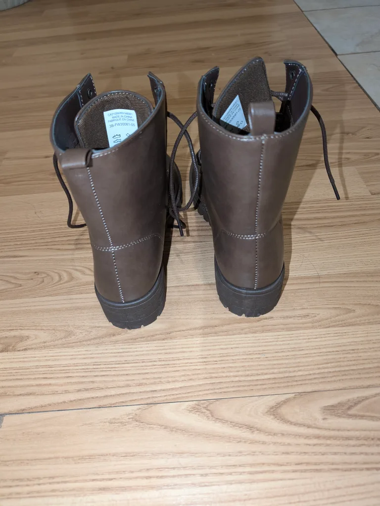 #Freecycle 🥕🥕 New Womens 9 Brown Faux Leather Combat Boots image indicator(2)