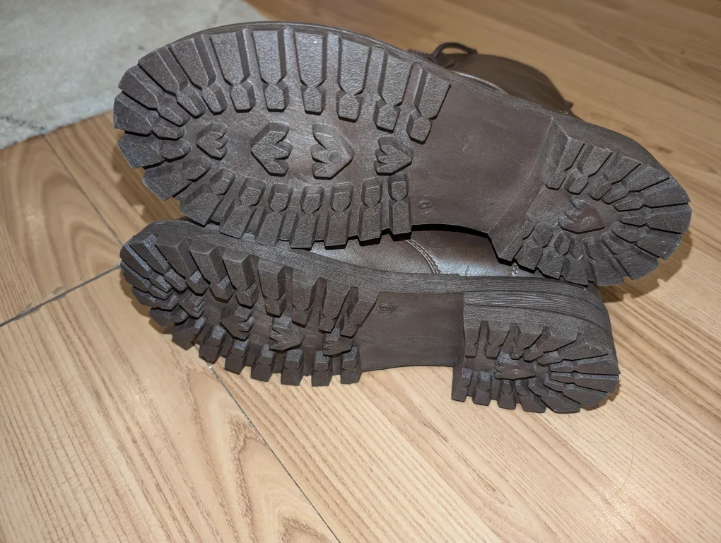 #Freecycle 🥕🥕 New Womens 9 Brown Faux Leather Combat Boots image indicator(3)