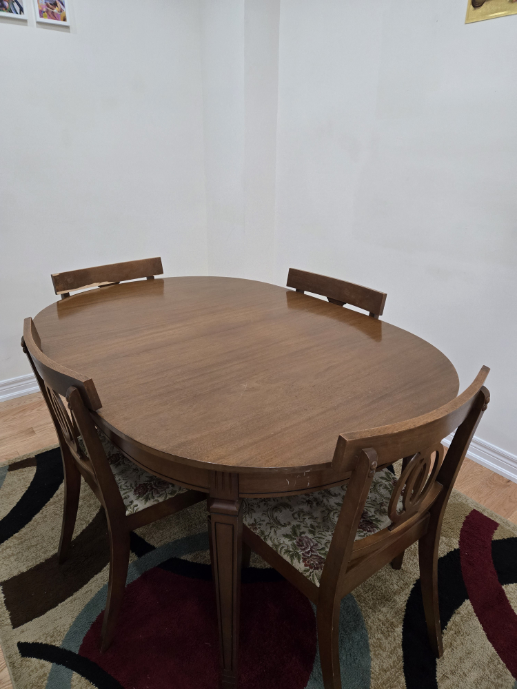 Solid wood Extendable Dining Table Set with 4 Chairs
