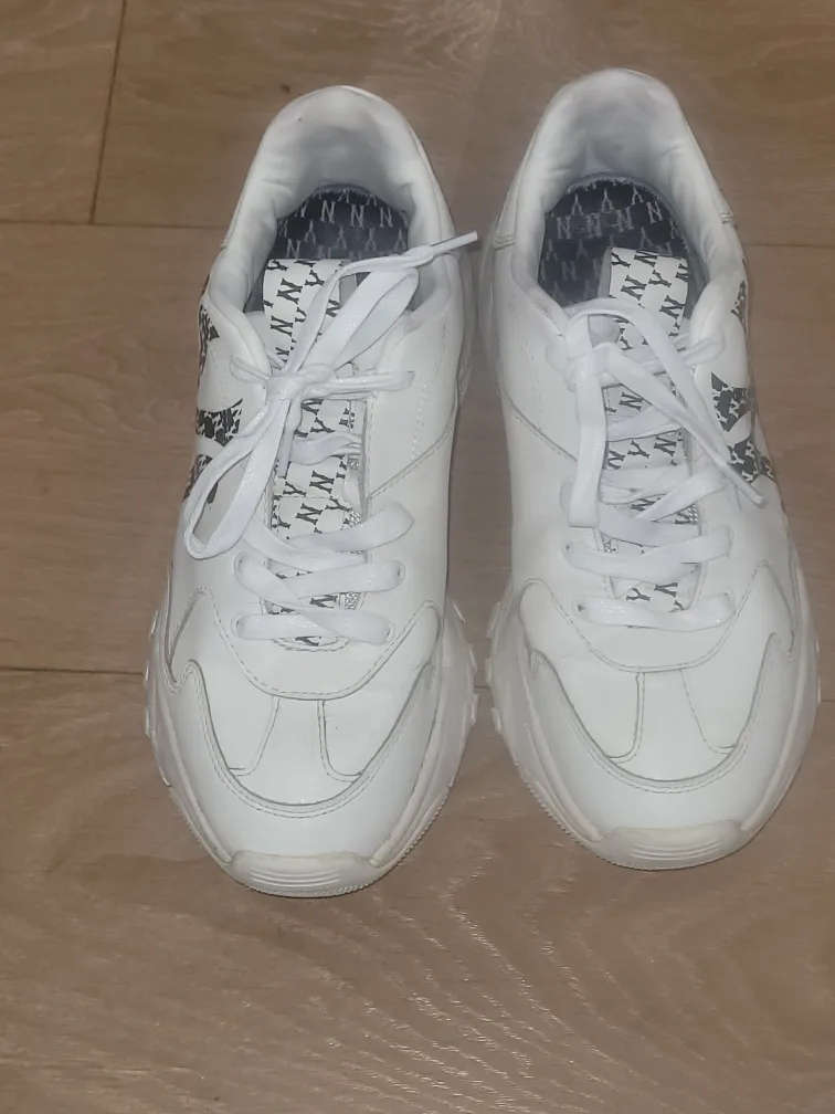 MLB New York Yankees White Sneakers image indicator(2)