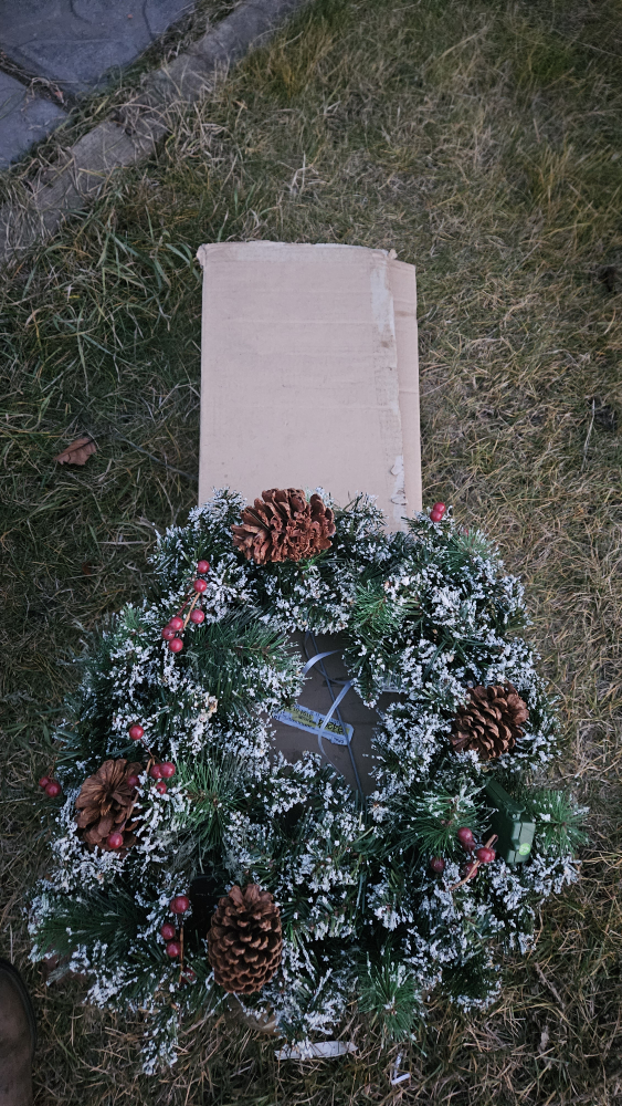 3' Christmas trees and a wreath - photo 2