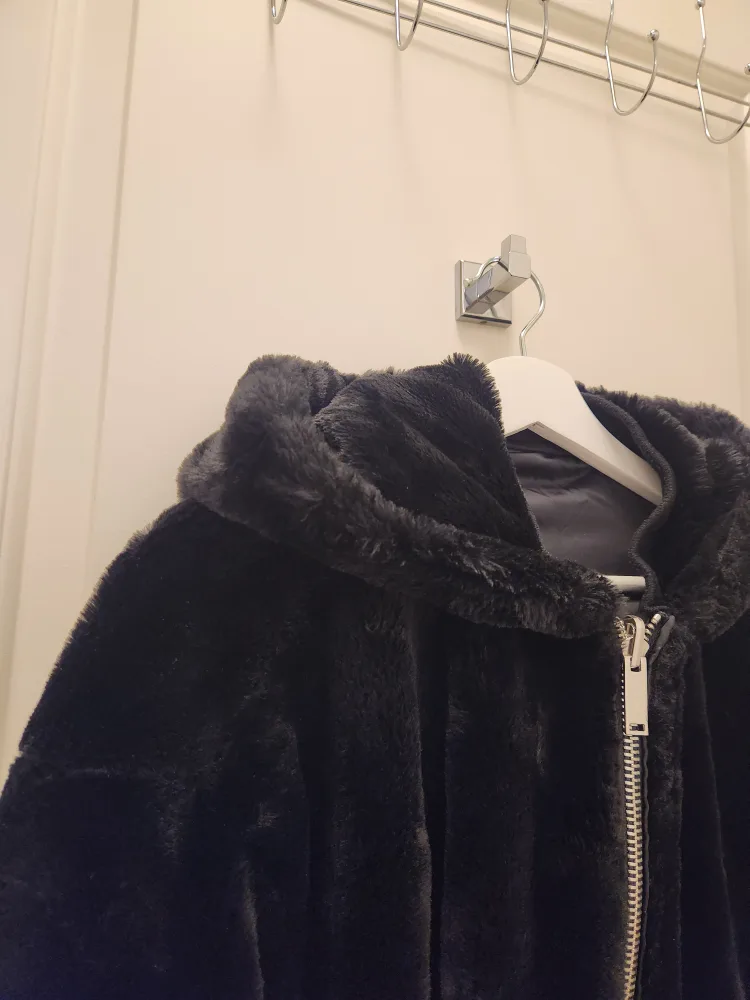 Casual winter faux fur hooded jacket from Korea image indicator(2)