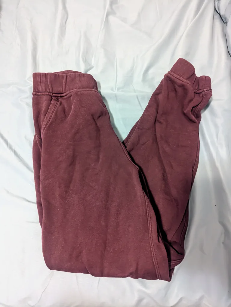 2x women's bottons: Lululemon and Abercrombie and Fitch image indicator(6)