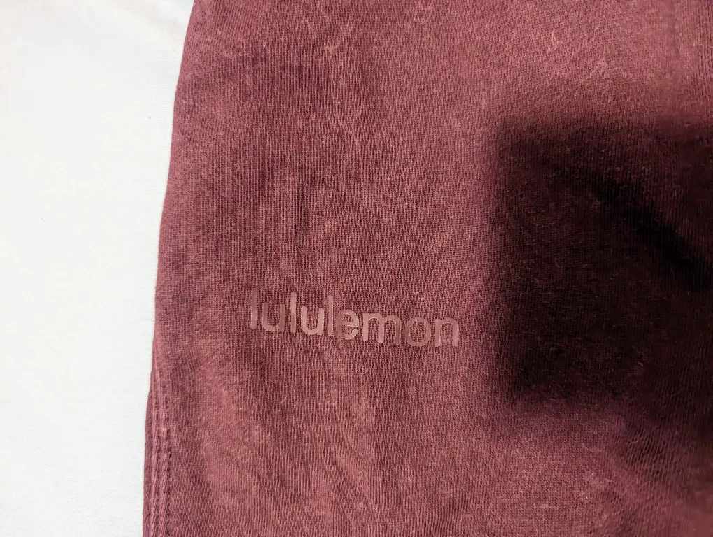 2x women's bottons: Lululemon and Abercrombie and Fitch image indicator(7)