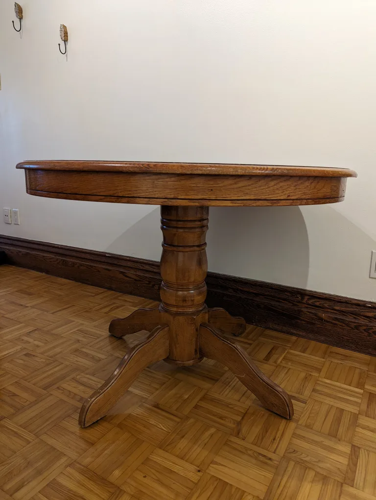 Wood table and chairs image indicator(2)