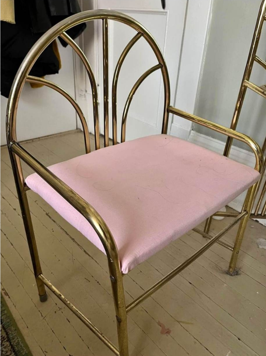 Vanity with Chair - photo 2