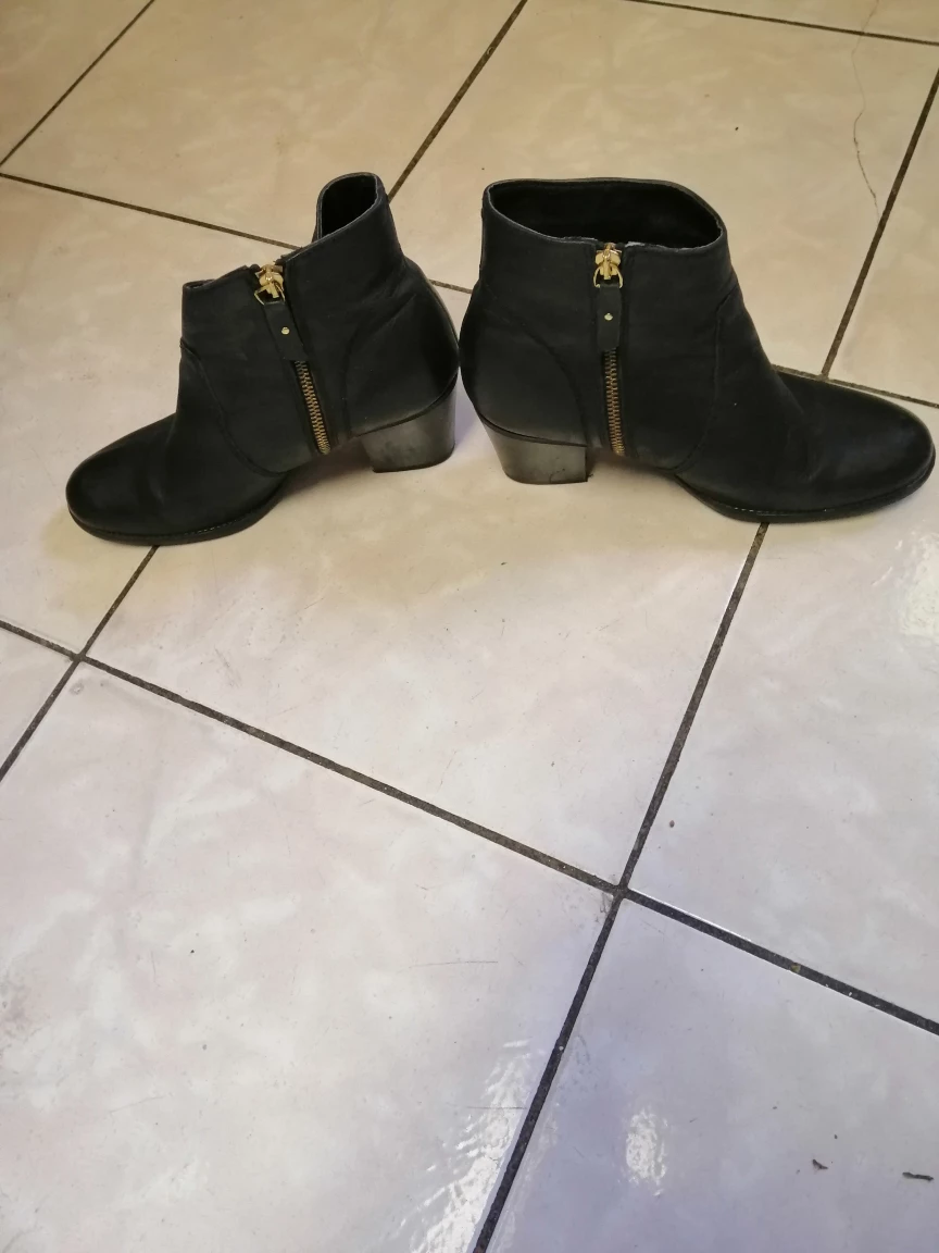 Black leather ankle boots - photo 3