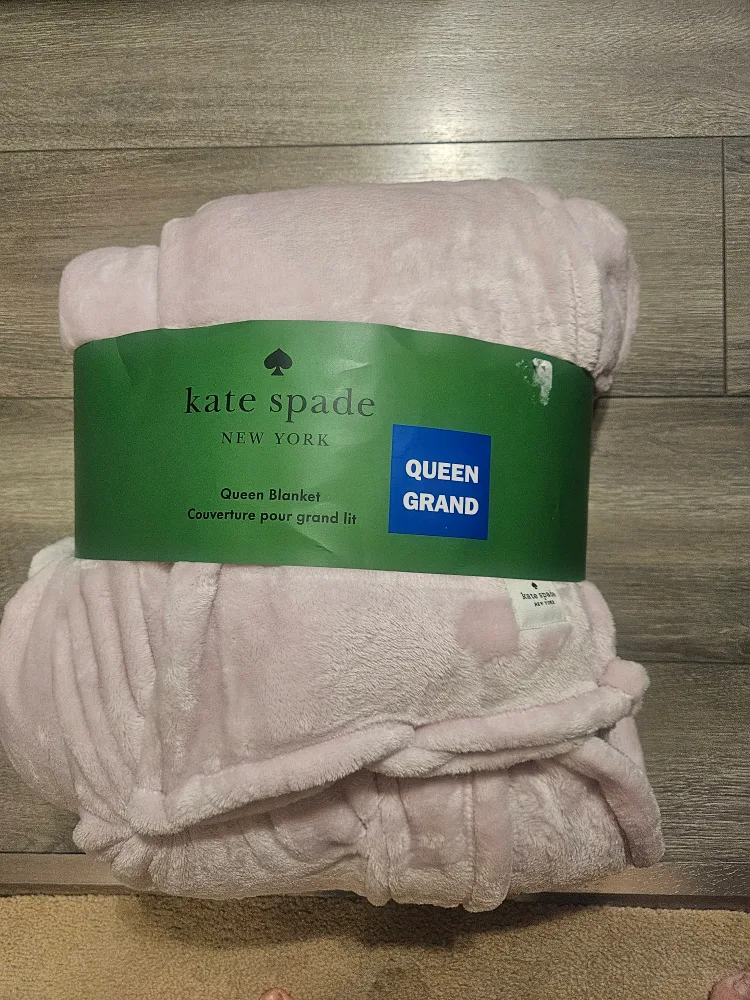 ❤️Kate Spade Queen Blanket thumbnail