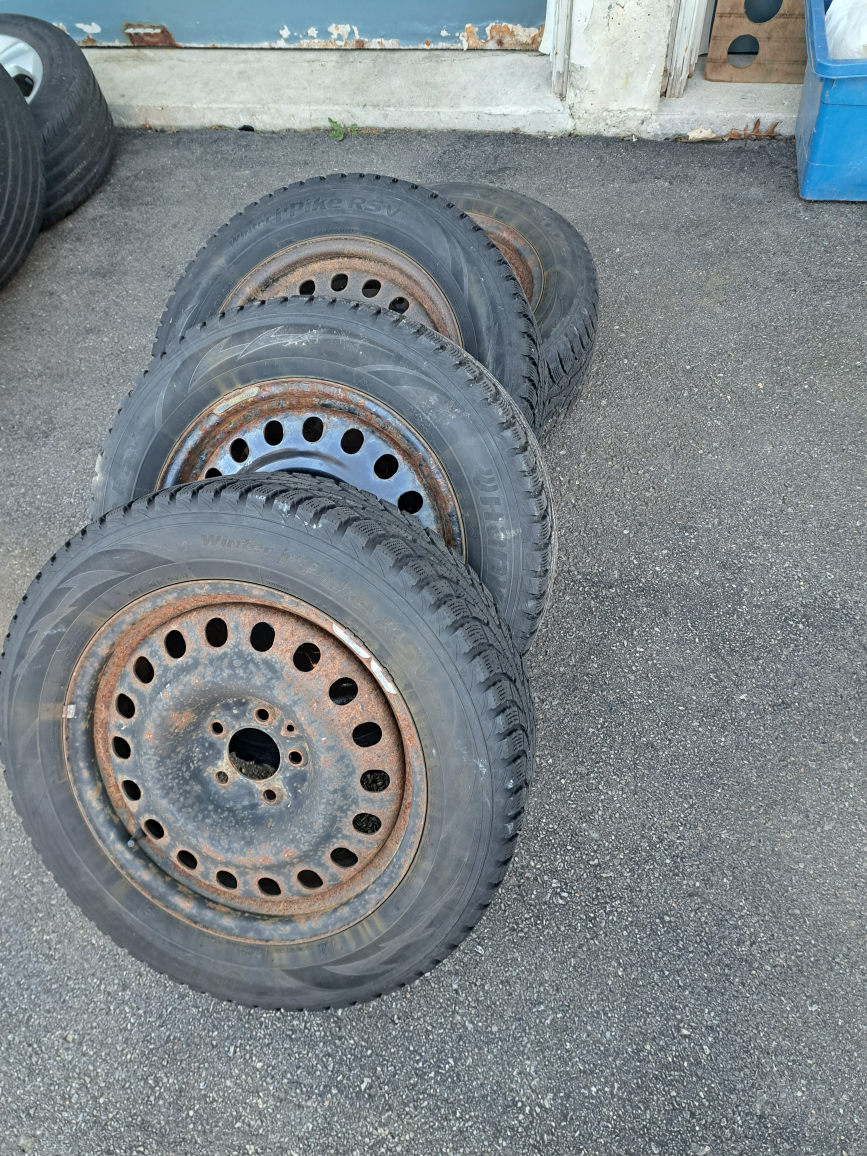Hyundai Tucson winter tires and rims