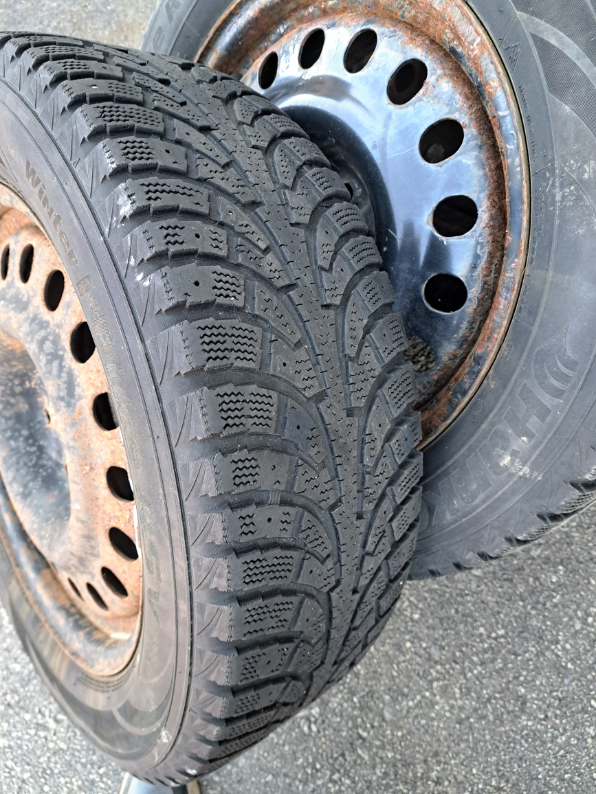 Hyundai Tucson winter tires and rims - photo 2