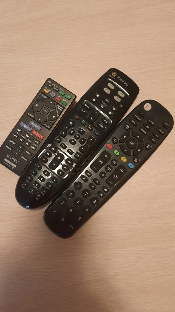 3 Remote Controls #freecycle 🥕 thumbnail