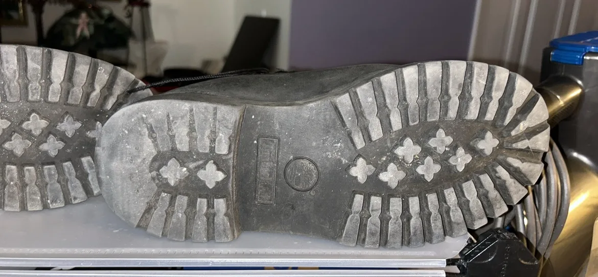 Black Timberland Boots, size 5 image indicator(3)