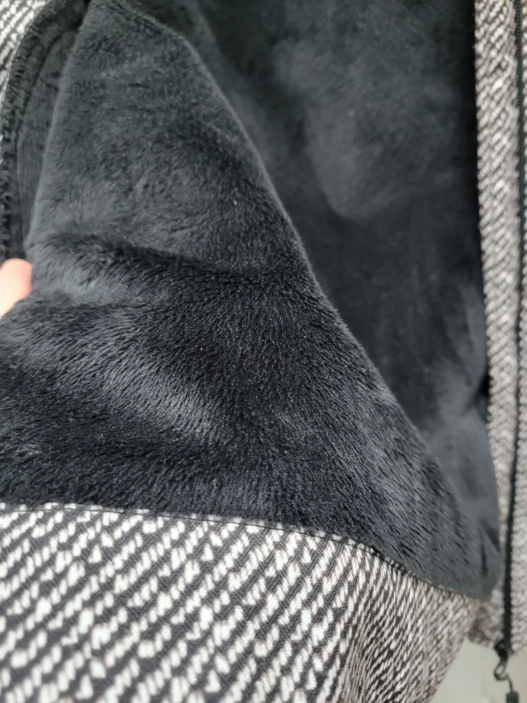 Black and white patterned jacket image indicator(4)