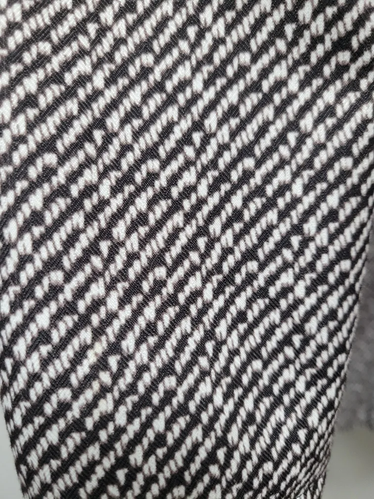 Black and white patterned jacket image indicator(5)