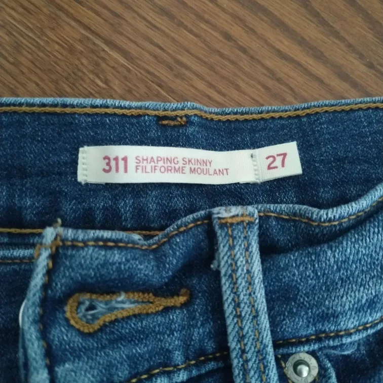 Levi's 311 Shaping Skinny Jeans Size 27 image indicator(2)