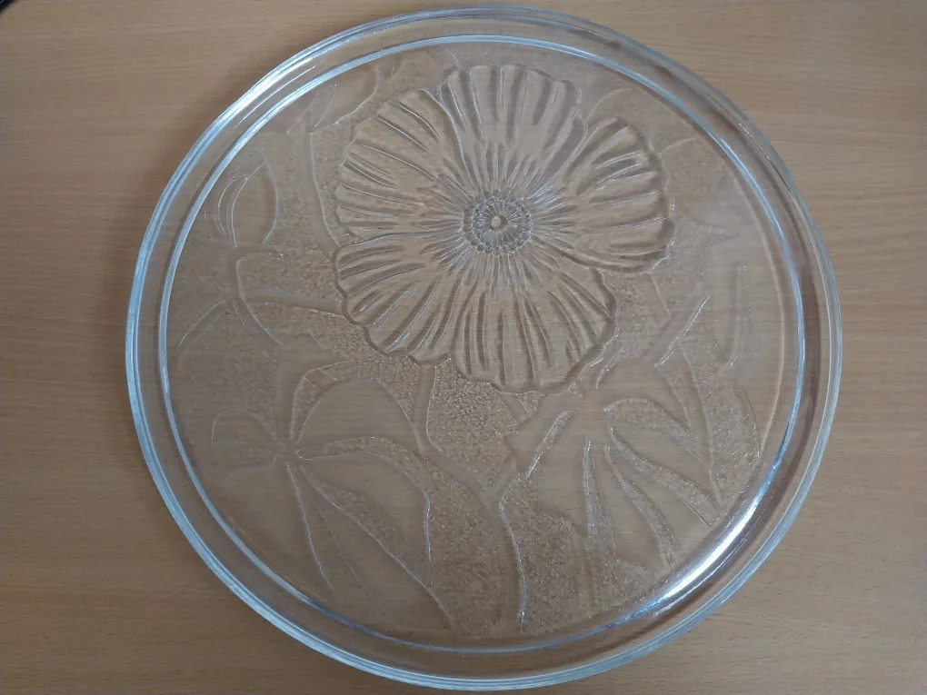 2 Glass Platters. New. 8$ EACH. Firm price. image indicator(3)