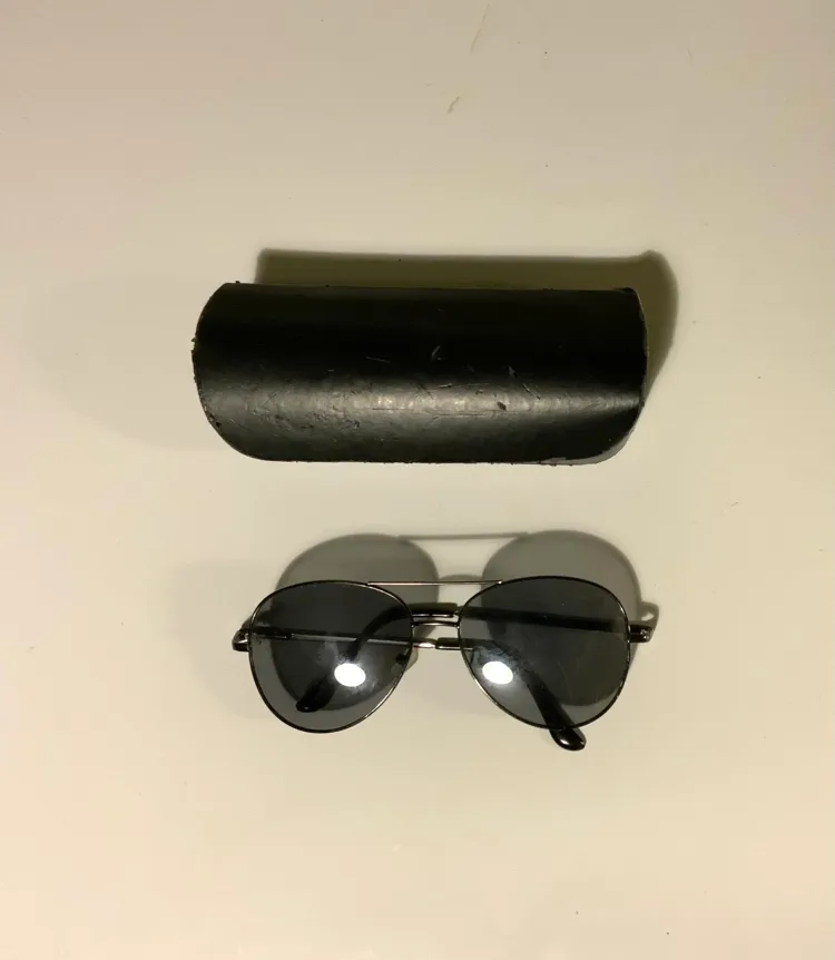 Aviator Sunglasses and Sunglasses Case 🧡 thumbnail