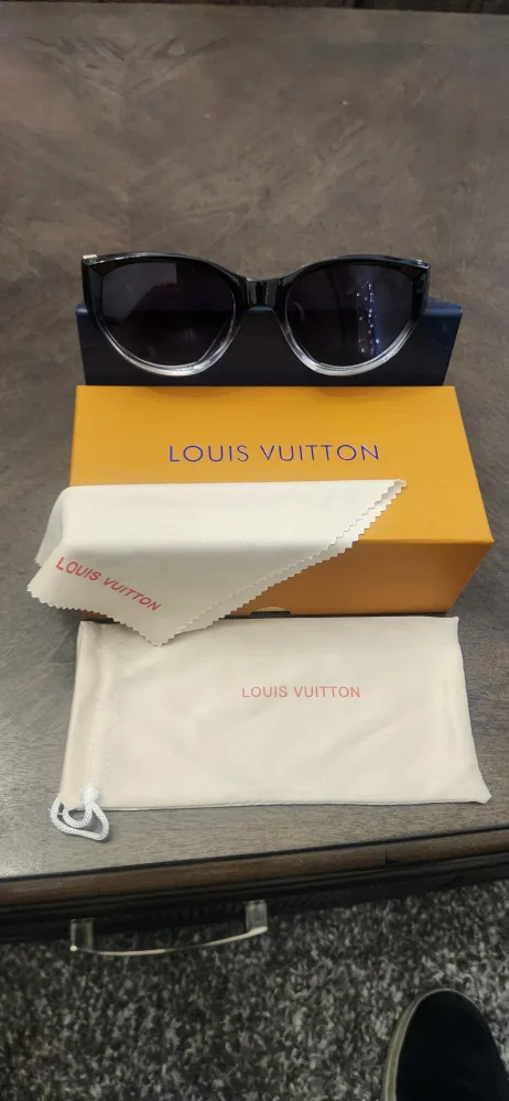 LADIES SUNGLASSES image indicator(3)