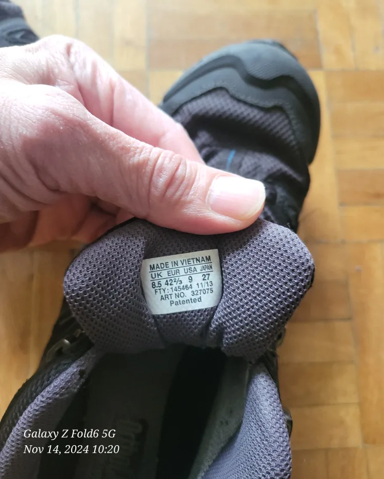 FREE Salomon hiking shoe goro tex Men size 9 (FREE image indicator(8)