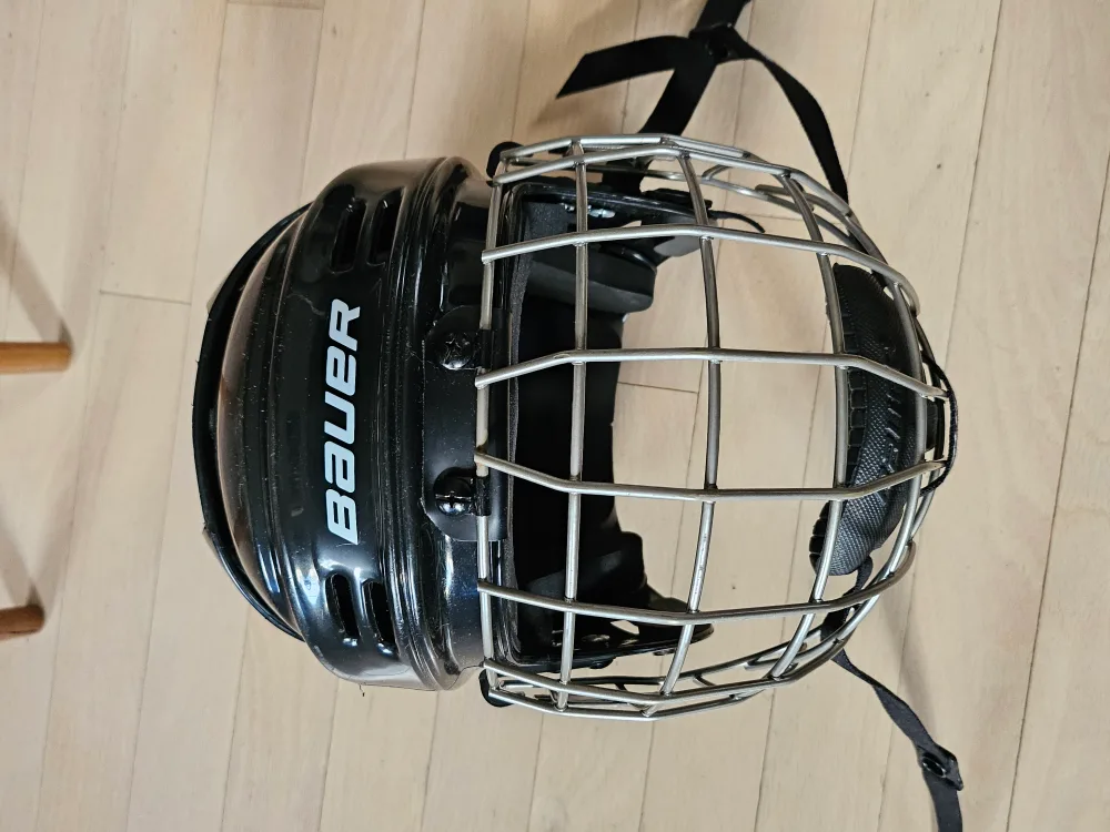 Kids Small Bauer Hockey Helmet with Cage image indicator(3)