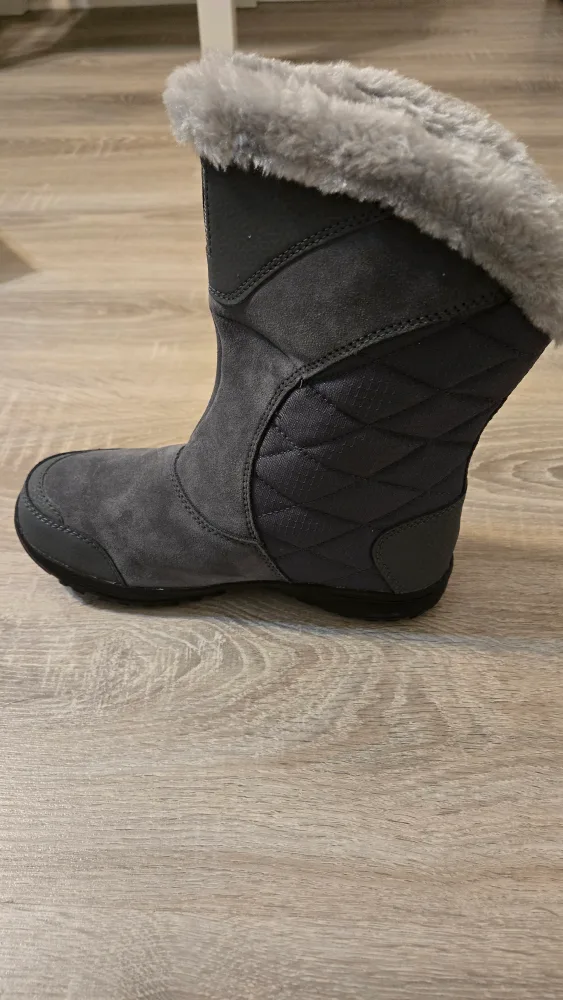 Columbia Women's Snow Boots thumbnail