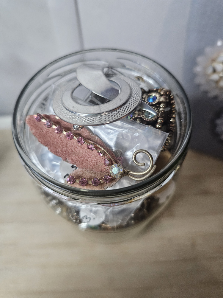 Jar of Vintage Jewellery - photo 3