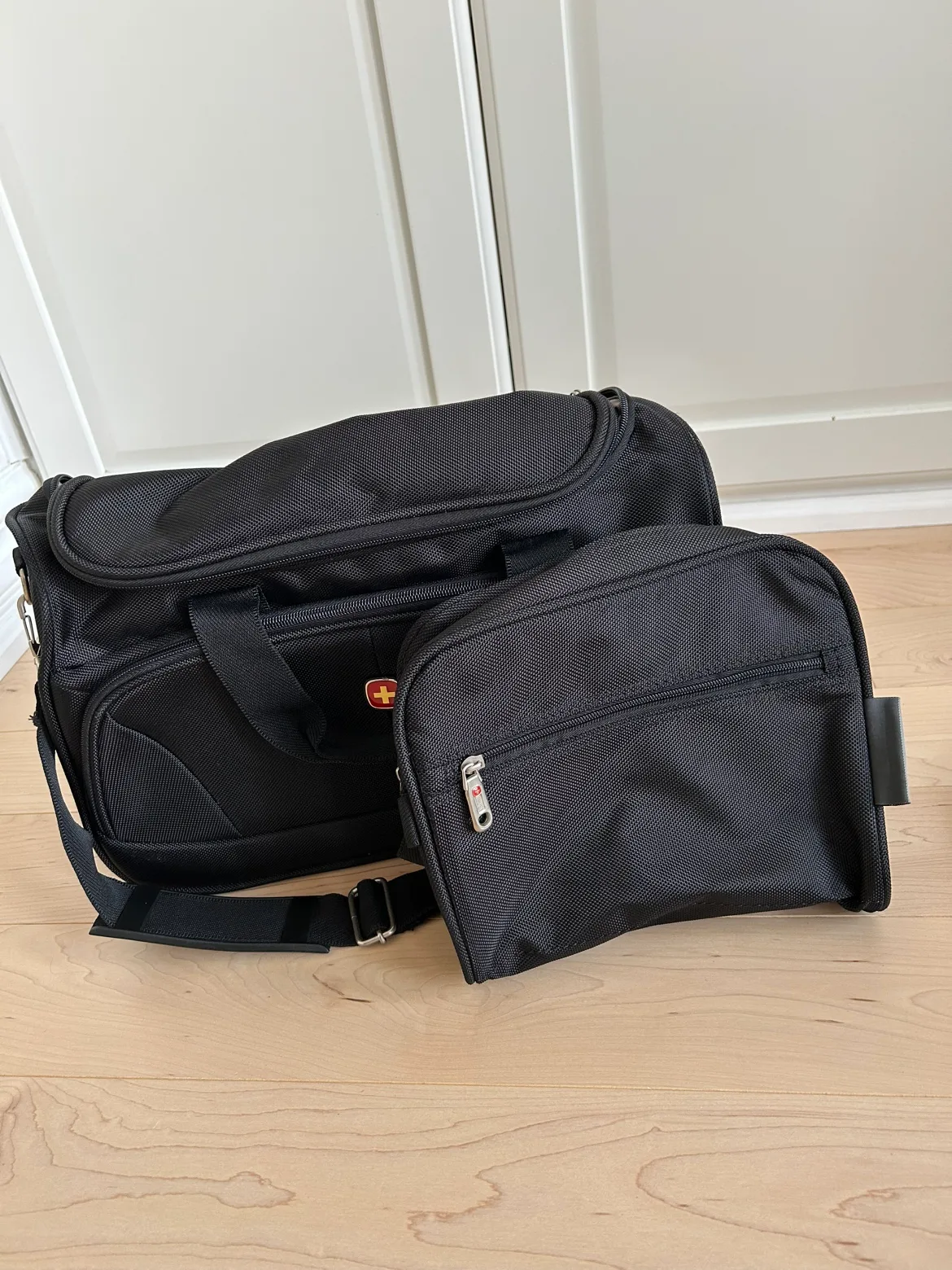 SwissGear Travel Duffle & Toiletry Bag image indicator(6)