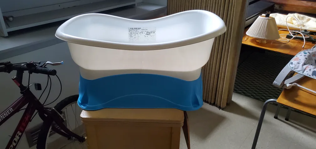 Baby Bath Tub with integrated step stool thumbnail